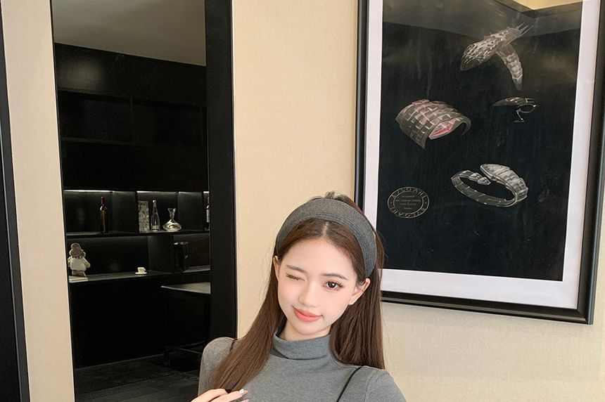 Long-Sleeve Mock Neck Plain T-Shirt / Spaghetti Strap Scoop Neck Sequin Mini A-Line Dress